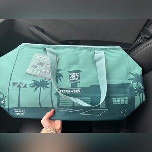 Trader Joe's Large Reusable 8 gallon green/turquoise Insulated cooler Bag